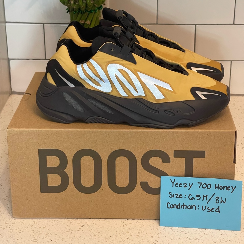 Yeezy 700 Honey